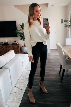 White Sweater Outfit, Fashion Jackson, Summer Work Outfits, Vintage Crewneck, Sweater Collection, Casual Work Outfits, White Sweater