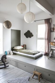 a bed room with two beds sitting next to each other on top of a table