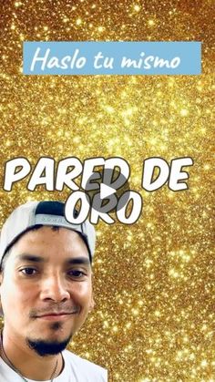 a man wearing a baseball cap in front of a gold glitter background with the words pared de oro