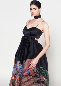 Kinfolk black printed embellished organza sweetheart midriff gathered gown. Pleated Gown, Trim Work, Beaded Neckline, Gown Pattern, Embellished Gown, Ladies Gown, Sweetheart Neck, Black Print, Aza Fashion