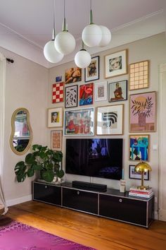 Eclectic Apartment Decor, Dream Apartment Decor, Future Apartment Decor, Maximalist Decor, Living Room Inspo, A Living Room, Alam Yang Indah, Apartment Living Room