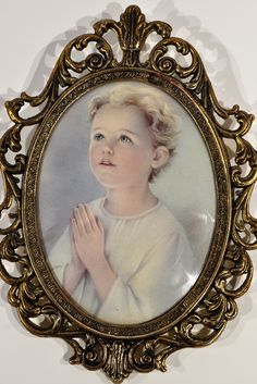 Children praying pictures frames and Made in Italy Floral Wall Picture Frame They are in shabby condition with antique-looking pictures under an oval convex glass and metal frames (see picture for details) size 10 x 7 ¼'' 13.5'' x 10.5'' the easels are not part of the sale 0720/168/48/12 Staircase Interior, Colonial Modern, Oval Portrait, Wall Picture Frame, Staircase Interior Design, Pictures Frames, Children Praying, Blue Train, Mail Holder