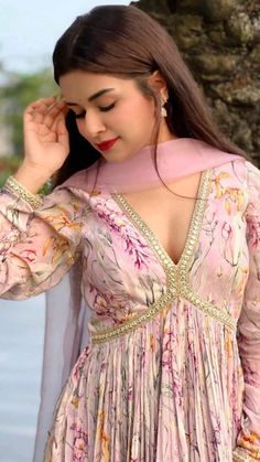 Stylish Kurtis Design, Long Gown Design, Anarkali Dress Pattern, Simple Kurta Designs, Simple Kurti Designs, Desi Fashion Casual, Avneet Kaur, Long Dress Design