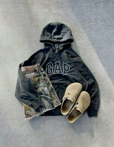 Mens Outfit Layout, Camo Crewneck Outfit, Camo Jorts Outfit, Camo Crocs Outfit, Camo Jorts Outfit Idea, Camo Outfits Mens, Camo Birkenstock, Jort Fits, Camo Outfit Ideas