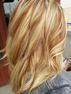 Blonde Hair And Red Highlights, Blonde Fall Hair 2023, Blonde With Strawberry Blonde Highlights, Fall Blonde Hair Color Low Lights Caramel Highlights, Blonde With Red Lowlights Hair, Colorful Hair Ideas, Blonde Hair Tips, Different Hair Lengths