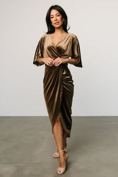 Cute, fun, classy! Our Brendyn Ruched Velvet Dress features a stunning brushed bronze color and a lovely look! Bronze Bridesmaid Dress, Pleated Fashion, Prom Dresses Boho, Irregular Skirt, Baltic Born, Neck Bodycon Dress, Split Dress, Brushed Bronze, Swimsuit Dress