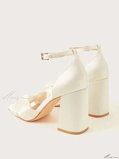 Elluis - Ivory Bridal Shoes with Block Heel and Knotted Ankle Strap - Elegant Wedding Footwear Lace Wedding Flats, Style Elegant Chic, Wedding Footwear, Ivory Bridal Shoes, Square Shoes, Elegant Pumps, Bridal Flats, Ankle Strap Block Heel, Wedding Flats