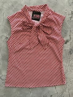 Candy Clothes, Classic Candy, Rockabilly Outfits, Pin Up Outfits, Candy Cane Stripes, Bow Top, Retro Clothing, Style Tops, Mod Fashion