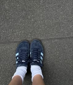 Adidas Gazelle Navy, Spezial Adidas, Samba Adidas, Binding 13, Vans Outfit, Basket Noir