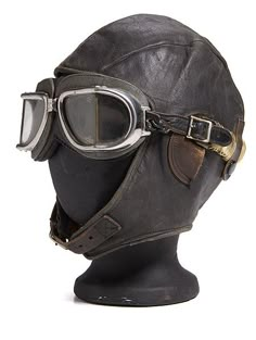 Pre-WWII Commercial Leather Aviator's Cap and Goggles, - Cowan's Auctions Wwi Aircraft, Leather Helmet, Aviator Cap, Chica Punk, Ww1 Aircraft, Steampunk Goggles, Aviator Hat, Neo Victorian