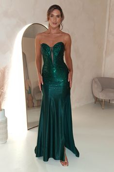 Highlights Stunning strapless mermaid-style gown Diamante detailed gown Lace-up back detail Also available in Sky Blue & Fuchsia Sizing The model is 5'10 and wears UK size 8 / S / US size 4 Fit & Fabric Made from 92% Polyester & 8% Spandex True to size Double lined Length from top of bust to hem: 143cm Stre Black Tie Bridesmaids, Oh Hello Clothing, Emerald Green Prom Dress, Formal Dresses Australia, Green Formal Dresses, Prom Inspo, White Bridal Dresses, Maxi Dress Wedding Guest, White Bridesmaid Dresses