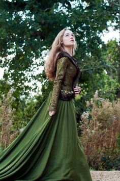 Larp Clothing, Richard Jenkins Photography, Arte Viking, Medieval Dresses, Richard Jenkins, Medieval Party, Medieval Clothes, Fashion Goth, Fantasy Dresses