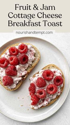 Cottage cheese mixed with jam spooned overtop of toast. Raspberries dot overtop. Air Fried Cottage Cheese Toast, Cottage Cheese And Fruit, Mom Lunch, Healthy Low Calorie Breakfast, Jam On Toast, Low Fat Breakfast, Toast Recipe Breakfast, Cheese Toast Recipe