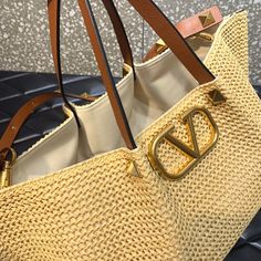 Size: 35cm*25cm*17cm It comes with Dust box, Care manual, Tag, and Paper bag. Valentino Bags, Bosnia And Herzegovina, Caribbean Netherlands, Luxury Bags, Paper Bag, Clutch Bag, Things To Come, Tote Bag, Shoulder Bag