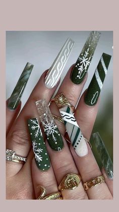 Green Christmas Nails Acrylic Long, Medium Length Christmas Nails Acrylic, Long Coffin Christmas Nails, Green Winter Nails Acrylic, Long Acrylic Nails Christmas, Christmas Present Nails, Green Christmas Nails, Nail Noel