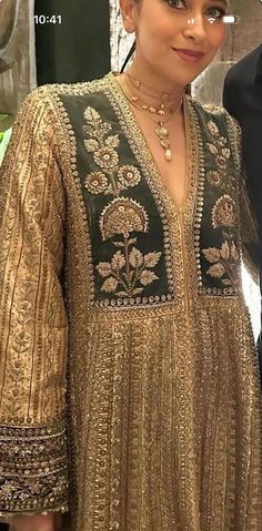 Velvet Dress Designs, Pakistani Fashion Casual, Desi Fashion Casual, Pakistani Fancy Dresses, Pakistani Fashion Party Wear, Pakistani Bridal Dresses, Embroidery Suits Design, Designer Party Wear Dresses, Boutique Dress Designs