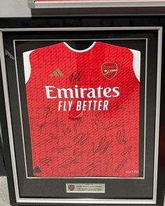 an autographed jersey is on display in a case at the emirates's football museum