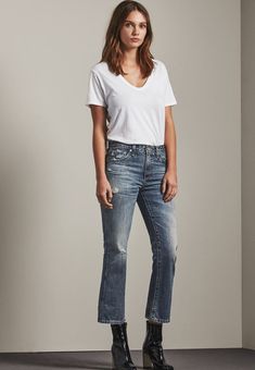 Nwt. Blue. High Rise Slim Flare Crop. 100% Cotton. Distressed On Front And Back. 25 Inch Inseam. Size 26. Camila Morrone, Casual School Outfits, Adriano Goldschmied Jeans, Ag Jeans, Jean Outfits, Colored Jeans, Cropped Jeans, Jeans Fit, Chic Outfits