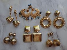 LOT OF 6 PAIRS VTG STATEMENT GOLDTONE BLUE BEAD DANGLE DROP CLIP-ON EARRINGS Brass Dangle Clip-on Earrings, Gold Bohemian Clip-on Jewelry, Vintage Pierced Drop Beaded Earrings, Vintage Pierced Dangle Earrings, Vintage Metal Earrings With Dangling Beads, Vintage Blue Dangle Chandelier Earrings, Vintage Gold Beaded Earrings, Vintage Gold Beaded Earrings For Party, Clip-on Dangle Earrings Costume Jewelry