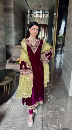 Velvet Suit Design Party Wear, Pakistani Dresses Casual Velvet, Pakistani Party Suits, New Velvet Suit Designs, Pakistani Winter Suits, Winter Fashion Outfits Indian Suit, Pakistani Velvet Suits Party Wear Stylish, Velvet Party Wear Suits, Velvet Garara Suit Design