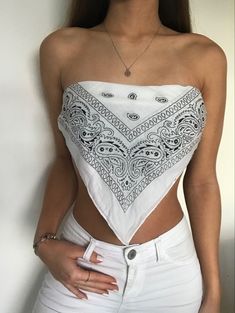 Trendy White Tube Top For Party, White Bandeau Top For Night Out, Chic White Bandeau Crop Top, White Strapless Crop Top For Night Out, Casual White Tube Top For Night Out, Trendy White Bandeau Top, Trendy White Bandeau Tube Top, White Cropped Tube Top For Night Out, Bandana Crop Top