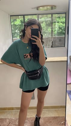 Girls Winter Fashion, Biker Shorts Outfit, Taiping, Fashion Teenage Girls, Outfit Chic, Kendall Jenner Outfits, Brunch Outfit, Mode Inspo, Tshirt Outfits