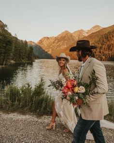 Traditional-bridal meets Montanan-accents in these stunning captures by @Presley_Gray_ and floral design by @forageandfloralmt 🤍 Montana Bride, Vibes Photography, Country Western Wedding, Mountain Vibes, Country Theme Wedding