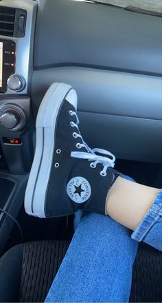 Simple Outfits With Converse, Black Converse High Tops Platform, Plat Form Converse, Converse High Platform, Chuck Taylors Platform, Chuck Taylor Platform Outfit, Chuck Taylor Platform Converse, Black Converse Platform Outfit, Black Platform Converse Outfit