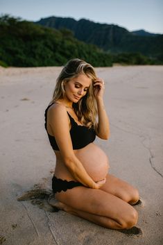 Beach Maternity Photos Mom, Maternity Swimsuit Photoshoot, Baby Bump Beach Photos, Hawaii Maternity Photos, Beach Maternity Shoot Ideas, Pregnant Beach Photos, Pregnant Photoshoot Beach, Hawaii Maternity Shoot, Pregnancy Beach Photos