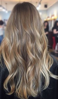 Light Brown Hair Shades, Dirty Blonde Hair Color Ideas, Hair Caramel, Rambut Brunette, Dark Blonde Hair Color, Caramel Highlights