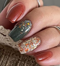 Glitter Thanksgiving Nails, Thanksgiving Nails Glitter, Thanksgiving Nails Square Short, Fall Nails Green And Orange, Short Square Acrylic Nails Fall Simple, Pumpkin Color Nails, Fall Nails With Glitter, Fall Sparkle Nails, Fall Fingernails