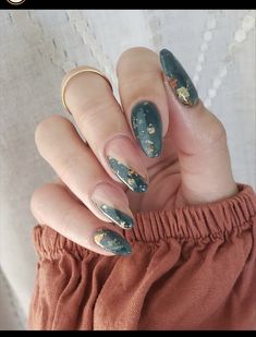 Fall Green Dip Powder Nails, Dipping Powder Nails Design, Green Dip Powder Nails, Powder Nails Designs, Dip Powder Designs, Dip Powder Nails With Designs, Nail Pallet, Dip Powder Nail Art, Picasso Nails