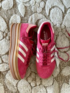 #gazelle #adidasshoeswomen #adidasgazelle #sneakers #sneakersaddict #pink Pink Gazelle, Adidas Gazelle Pink, Pink Gazelles, Cute Converse Shoes, Cute Converse