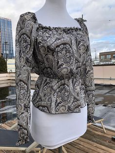 "90s sheer silk chiffon little boho top. 100% sheer silk and unlined. Great condition; no flaws. Tag size XS. The limited. Fits true to size. Mannequin has 34\" bust. approx Shoulders:12\"-14\" approx sleeve:22\"-23\" pit to pit:16\"-16-5\" length:20\" Waist:22\"-26\"" Bohemian Fitted Blouse With Square Neck, Fitted Bohemian Blouse With Square Neck, Bohemian Square Neck Fitted Blouse, Italy Fashion, Boho Top, Peasant Blouse, Japanese Kimono, Retro Floral, Beige Brown