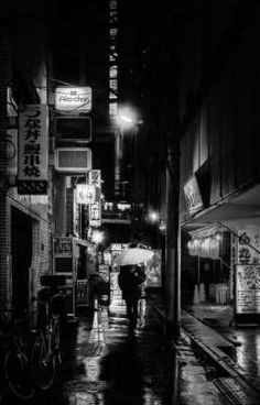 Demon Slayer Modern Era, Black And White City Wallpaper, Japan Alleyway, White City Wallpaper, Demon Slayer Modern, Tokyo Alley, Japan Black And White, Aesthetic Tokyo, Tokyo Aesthetic