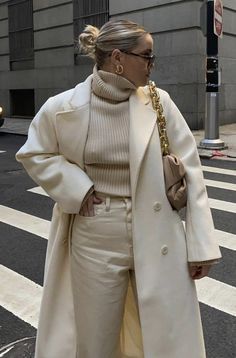 Adrette Outfits, Mode Mantel, Chique Outfit, Mode Editorials, Paris Outfits, Looks Street Style, Looks Black, Coat Outfits