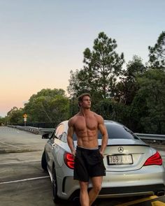 Ripped Guys Muscle, Gym Inspiration Men, Man Back Muscles, Best Physique Men, Fit Men Outfits, Ripped Body Men, Ripped Muscle Men, Gym Motivation Men, Lean Physique Men