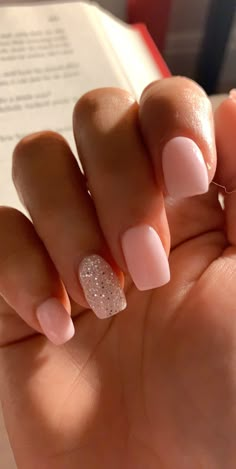 Light Pink Nails With Ring Finger Design, Wedding Nails For Bridesmaids Acrylic, Short Coffin Acrylic Nails Designs Simple, Simple Short Acrylic Nail Ideas Winter, Natural Nails Pink And White, Cute Nails Wedding Guest, Simple Nail Designs For Natural Nails, Cute Glittery Nails, Simple Short Nail Ideas Easy