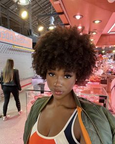 bev_the_best Black Women With Afros, Short Afros, Afro Inspiration, Afro Black Women, Natural Hair Black Women, 4c Afro, Black Woman Afro