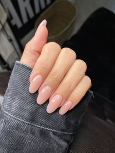 Neautral pink powder almond nails Neutral Rounded Nails, Pink Powder Acrylic Nails Almond, Almond Acrylic Nails Neutral, Natural Looking Acrylic Nails Round, Classy Round Nails, Neutral Nail Designs Almond, Pink Acrylic Powder Nails, Round Acrylic Nails Design, Neutral Almond Nails Classy