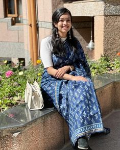 Female Ias Officers In Saree, Ias Officer Saree Look, Ias Interview Saree Look, Upsc Interview Saree, Casual Saree Look For Office, Women Work Outfits Winter, Saree Fairwell, Ias Officers Women Saree, Office Wear Saree Indian