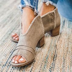 Style Daily, Casual Item Sandals Upper Material Canvas Toe: Peep Toe Closure Type: Slip-On Heels: Chunky Heel Color: Green,Khaki Canvas Sandals, Lace Up Heels, Dress And Heels, Cute Shoes, Leather Fashion, Ankle Booties, Slip On Sandal, Slip On Shoes