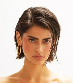 Short Hair Photoshoot Ideas Style, Chic Haircut Short, Short Hairstyle Celebrities, Short Hairstyle Women Slick, Short Hairstyles Women Thick Hair, Short Hair Editorial Fashion, Model Slicked Back Hair, Short Slick Back Hair Black Women, Slick Down Short Hair