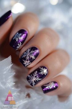 Nail Art Designs For Winter Purple, Purple Christmas Nails Acrylic, Purple Xmas Nails, Purple Christmas Nail Designs, Purple Christmas Nails, Sparkly Christmas Nails, Cute Layers, Lips Nails