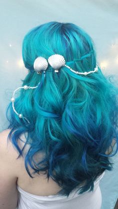 Formal Mermaid Hair, Sea Blue Hair Colour, Water Hair Aesthetic, Mermaid Dyed Hair, Mermaid With Blue Hair, Mermaid Hair Short Hairstyles, Mermaid Inspired Hairstyles, Sea Hair Color, Mermaid Hair Dye