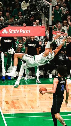 NBA basketball wallpaper background of a Boston Celtics star Kristaps Porzingis slam dunk in the NBA Finals Celtics Nails, Boston Celtics Tattoo, Boston Celtics Cake, Boston Celtics Aesthetic, Celtics Outfit, Boston Celtics Wallpapers, Boston Celtics Outfit, Boston Celtics Art, Wallpaper Nba