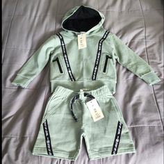 New With Tags Toddlers Size 12-18 Months Sweatsuit, Green And Black Hooded Sweatshirt And Shorts Set. Green Cotton Sporty Sets, Casual Green Playwear Sets, Green Casual Playwear Sets, Sweatshirt And Shorts, Black Hooded Sweatshirt, Month Colors, Green And Black, Toddler Sizes, Shorts Set