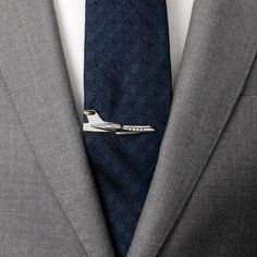 A great addition to an aeronautics enthusiast's wardrobe, this silver tie clip models the infamous commercial jetliners and will take your style to new heights. Made of silver-tone plated base metal with a hinge back closure to keep your necktie fastened in place. Modern Silver Suit And Tie Accessories For Business, Classic Silver Tie For Business, 3d Airplane, Tie Bar Clip, Silver Tie, Tie Pin, Tie Bar, Infamous, Metal Base