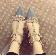 #valentino #valentinoshoes #valentinorockstud #valentinoflats #shoppingonline #shippingworldwide Valentino Studs