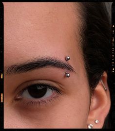 Eyebrow Piercing Idea Fake Eyebrows, Fashion Trend Inspiration, Everything Now, Cool Ear Piercings, Face Piercings, Cool Piercings, Piercing Aftercare, Eyebrow Piercing, Eyebrow Shape